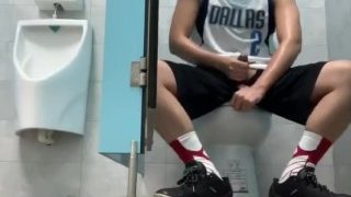 BASKETBALL VARSITY PLAYER, JERKS OFF AFTER THE HORNY CHAMPIONSHIP GAME